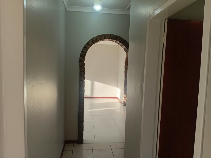 To Let 4 Bedroom Property for Rent in Bonza Bay Eastern Cape
